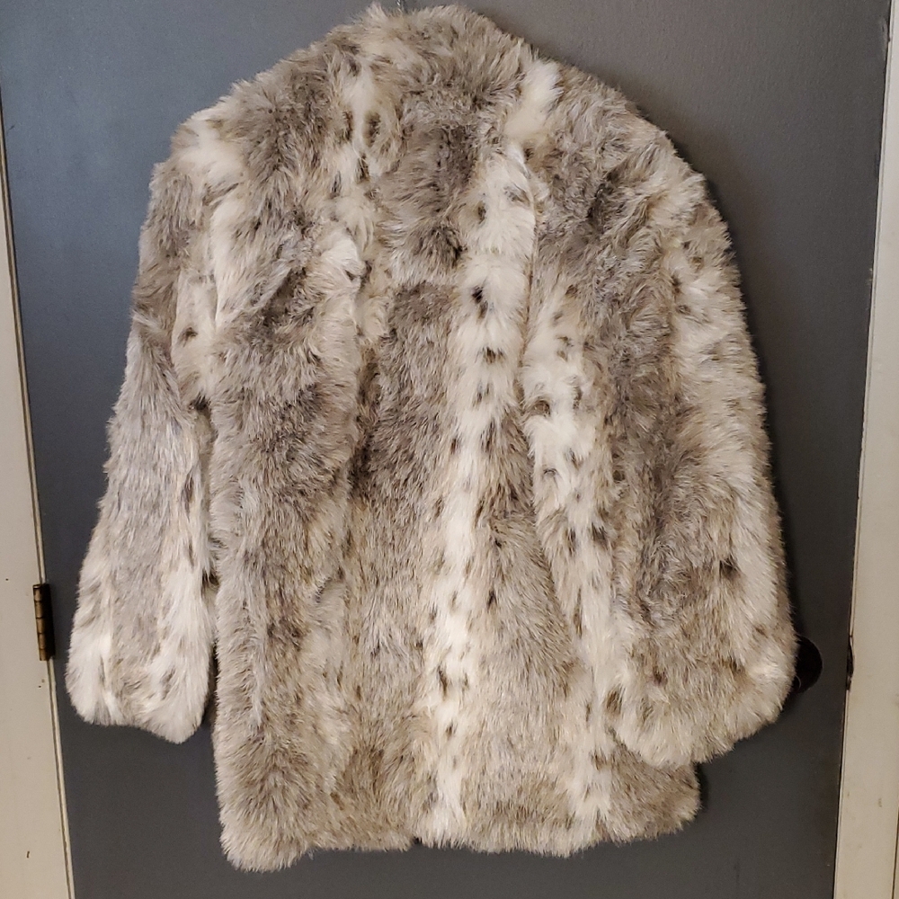 Signature Faux Fur Coat in Cream and Gray - Picture 4 of 4